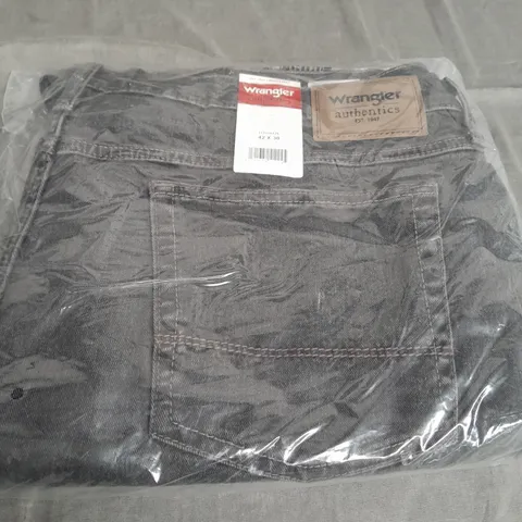 WRANGLER BLACK DENIM JEANS SIZE 42/30