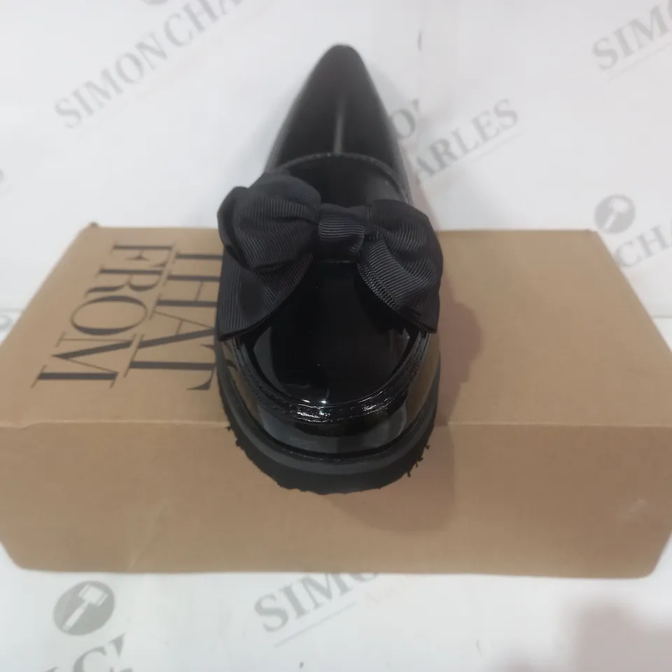 BOXED PAIR OF WHERE'S THAT FROM FAUX LEATHER SLIP-ON SHOES IN BLACK W. BOW DETAIL SIZE 6