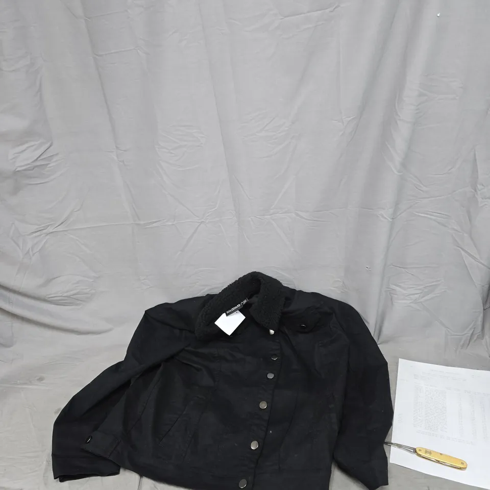 BOX OF APPROXIMATELY 25 ITEMS OF CLOTHING TO INCLUDE: BLACK TURTLENECK, BLACK STRETCH DENIM JACKET AND RED TURTLENECK