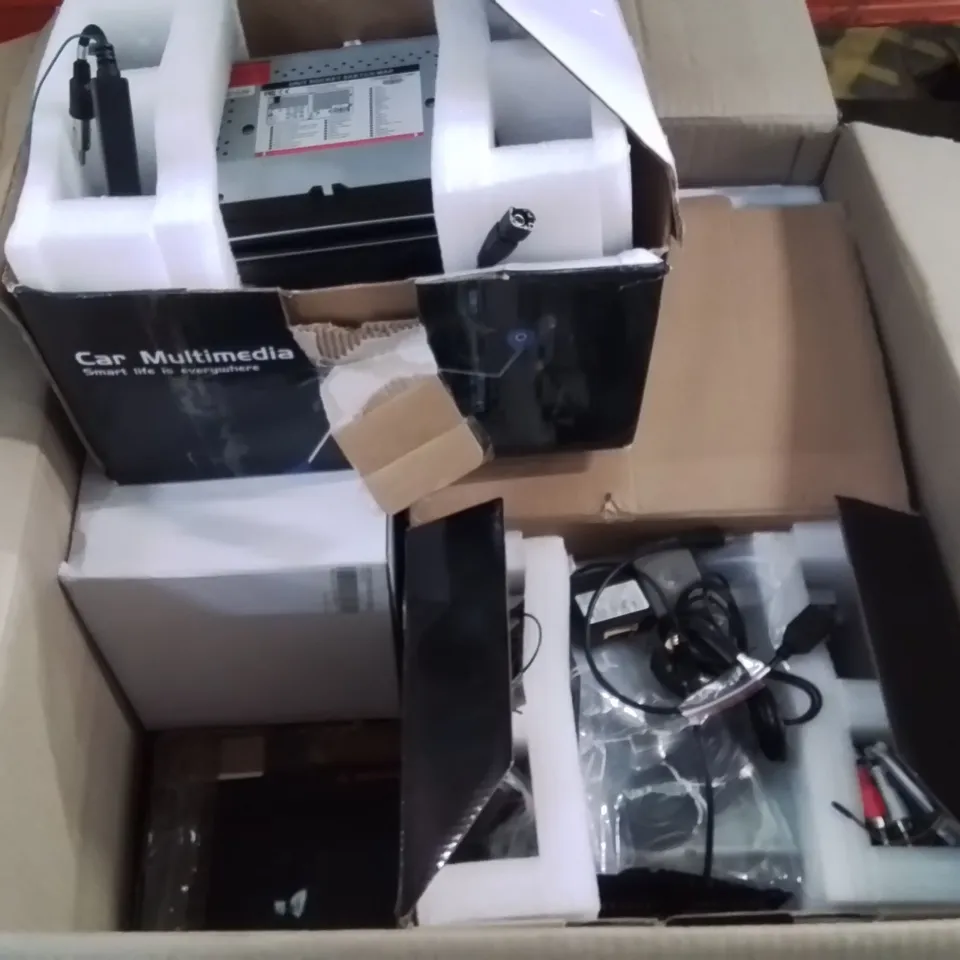 LARGE BOX CONTAINING ASSORTED CAR MULTIMEDIA SYSTEM INTERFACES // MODELS VARY