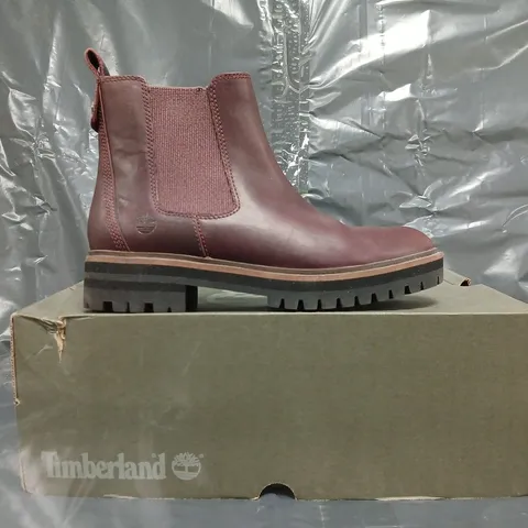 BOXED PAIR OF TIMBERLAND LONDON SQUARE CHELSEA BOOTS IN BURGUNDY SIZE UK 6