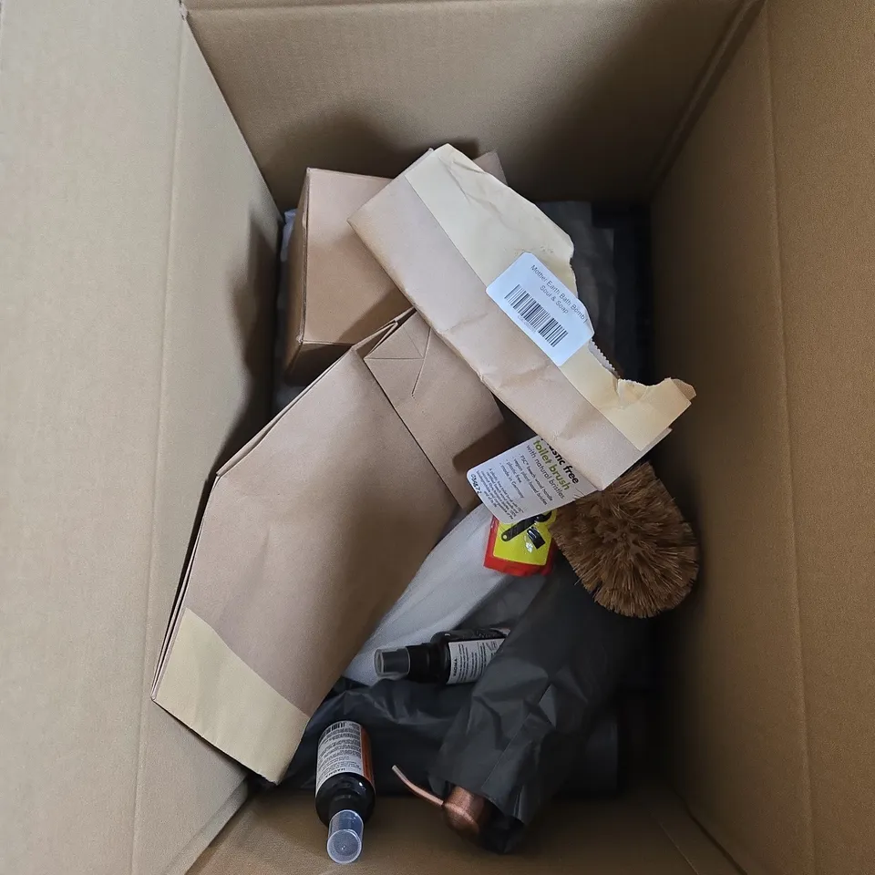 BOX OF APPROXIMATELY 10 ASSORTED HOUSEHOLD ITEMS TO INCLUDE - VET TOY SET - SILICONE MULTI HOLDER - CHILD SANDALS - ETC