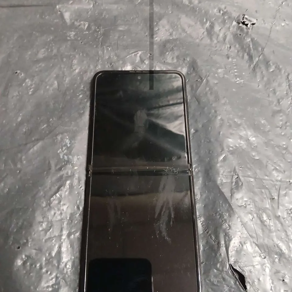 SAMSUNG GALAXY Z FLIP4 – BLACK (BOXED) - MODEL SM-F721B