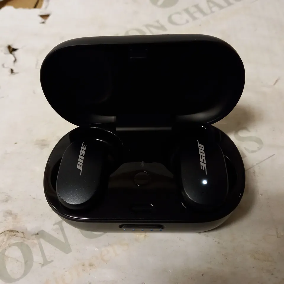 BOSE QUIETCOMFORT IN-EAR HEADPHONES, BLACK