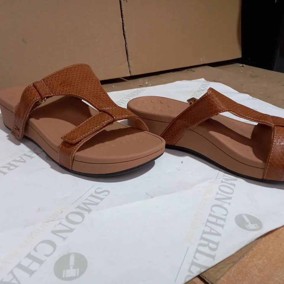 VIONIC ELLIE SANDAL TAN SIZE 7