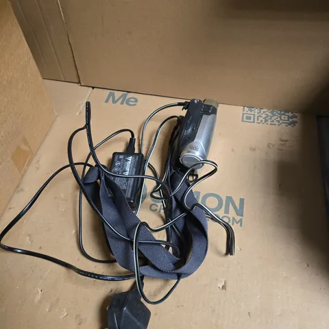 BOX OF APPROXIMATELY 3 ELECTRICAL ITEMS INCLUDING SONY HANDYCAM AND HITACHI CAMCORDER 