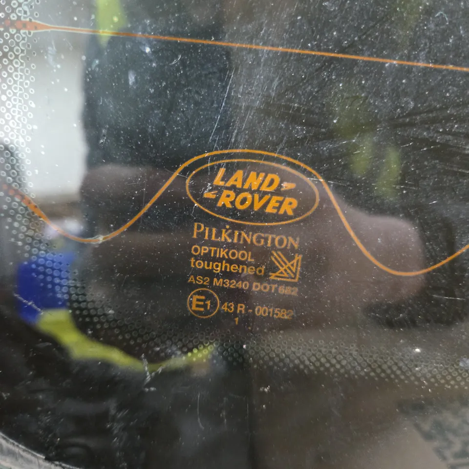 LAND ROVER WINDSCREEN GLASS – PILKINGTON OPTIKOOL TOUGHENED