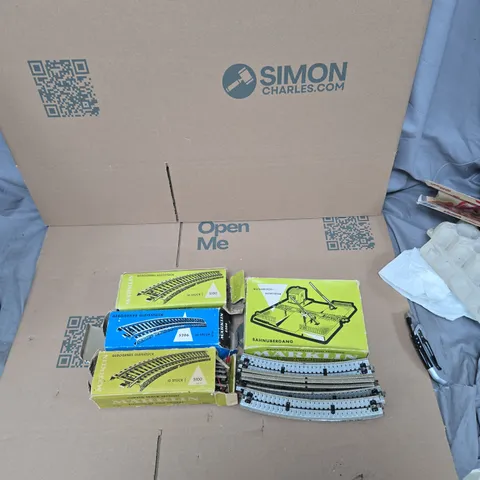 MΓRKLIN TRACK PIECES AND LEVEL CROSSING