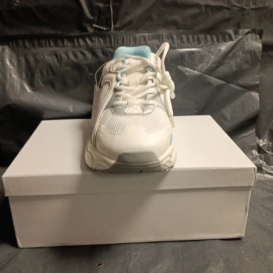 CONZURI TRAINERS – WHITE WITH LIGHT BLUE ACCENTS SIZE 10