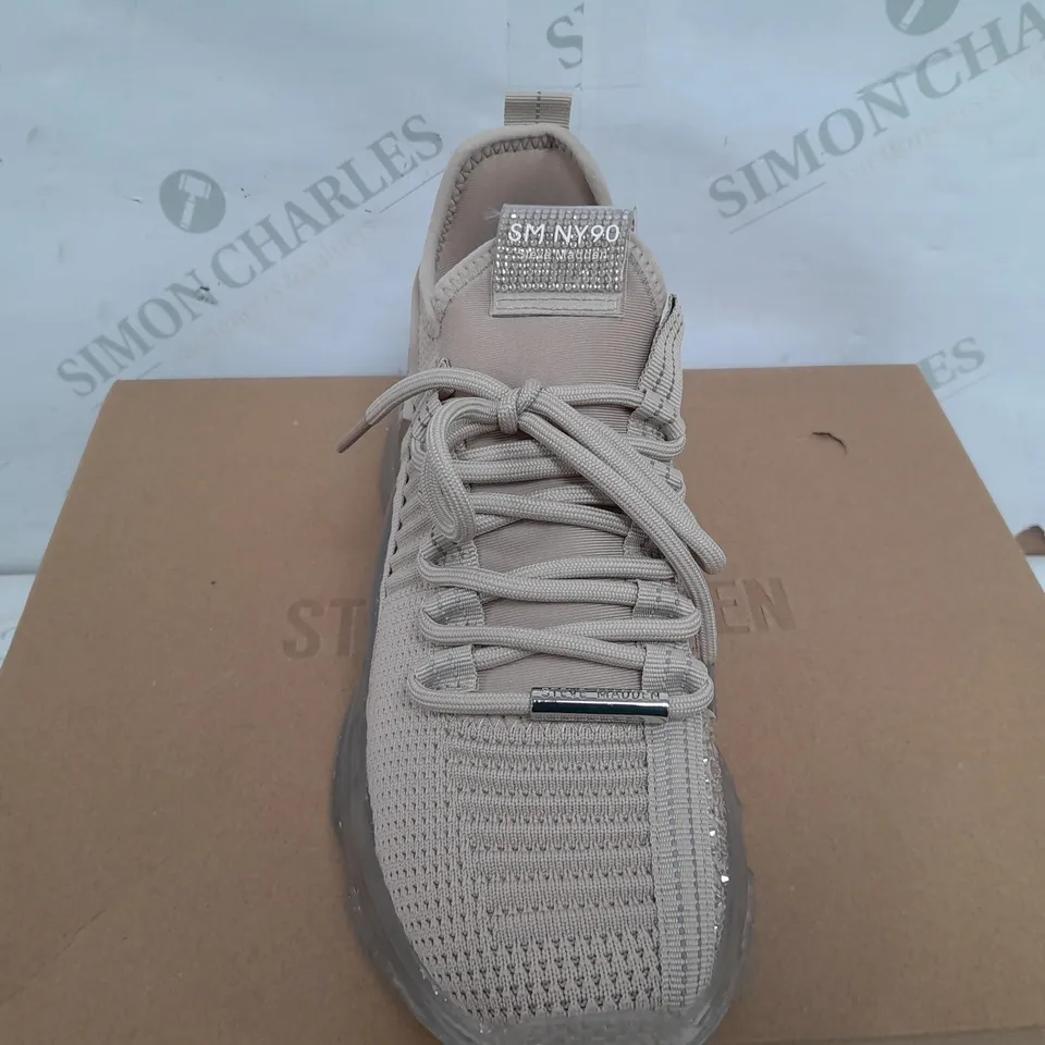 BOXED PAIR OF STEVE MADDEN MAXILLA-R TRAINERS IN ROSE GOLD COLOUR - UK 6