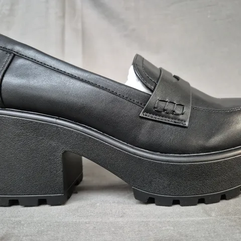 BOXED PAIR OF KOI VIGO CLASSIC CHUNKY SHOES IN BLACK UK SIZE 5