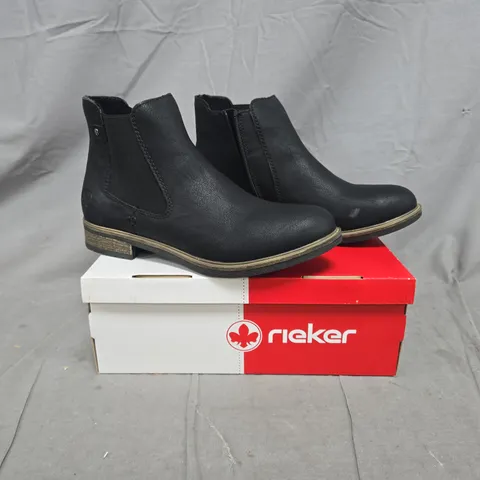 BOXED PAIR OF RIEKER CHELSEA ANKLE BOOTS IN BLACK SIZE 7.5
