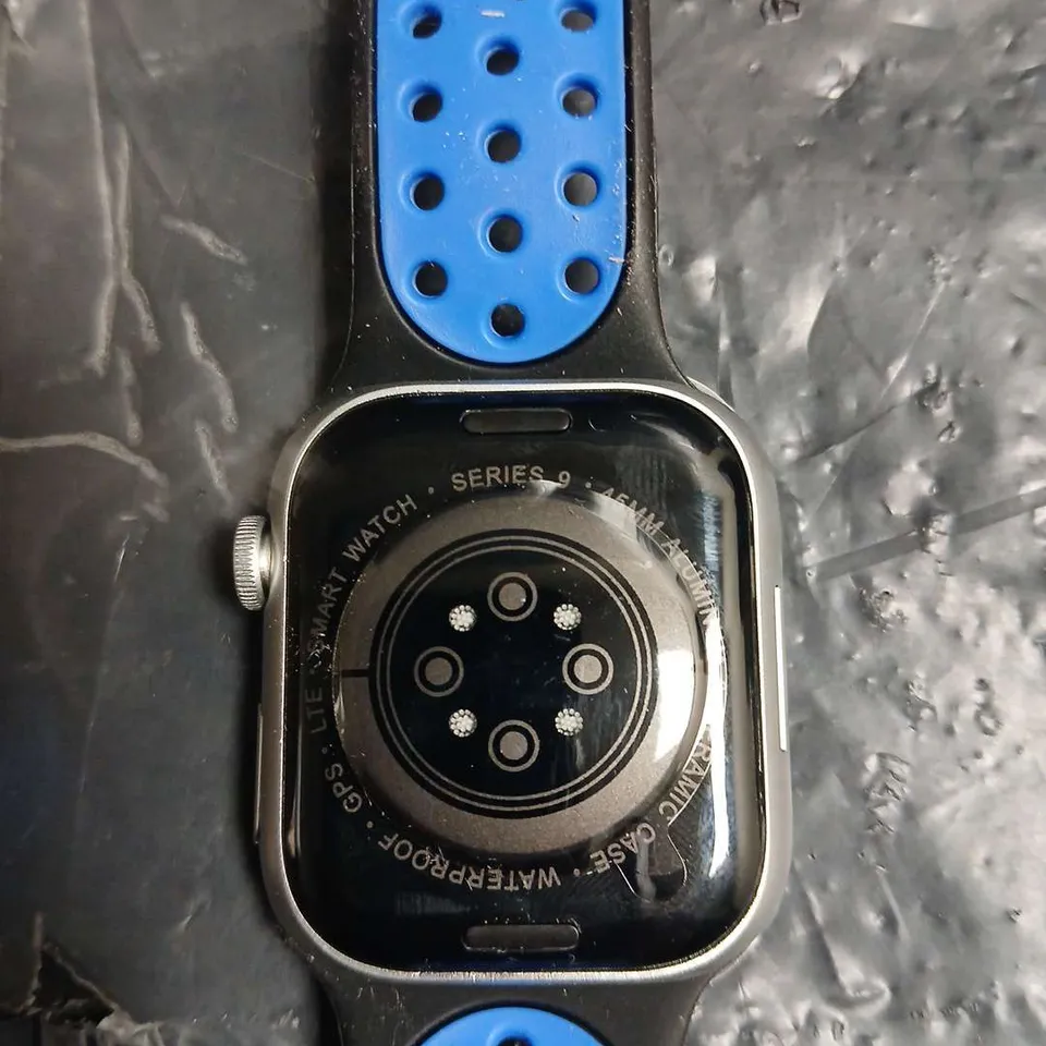 APPLE WATCH SERIES 9 WITH SPORT BAND – BLUE/BLACK