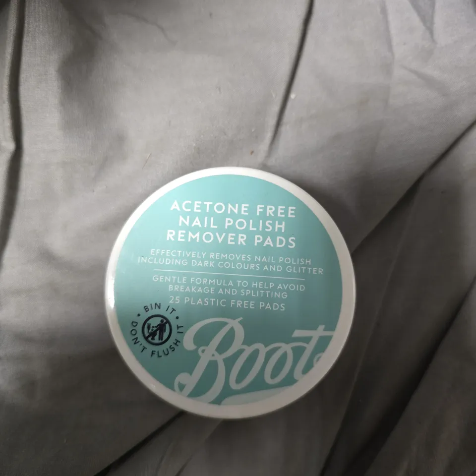 DR. SQUATCH FRESH FALLS BODY WASH + BOOTS NAIL POLISH REMOVER PADS + LOAKE LEATHER WAX - MIXED LOT