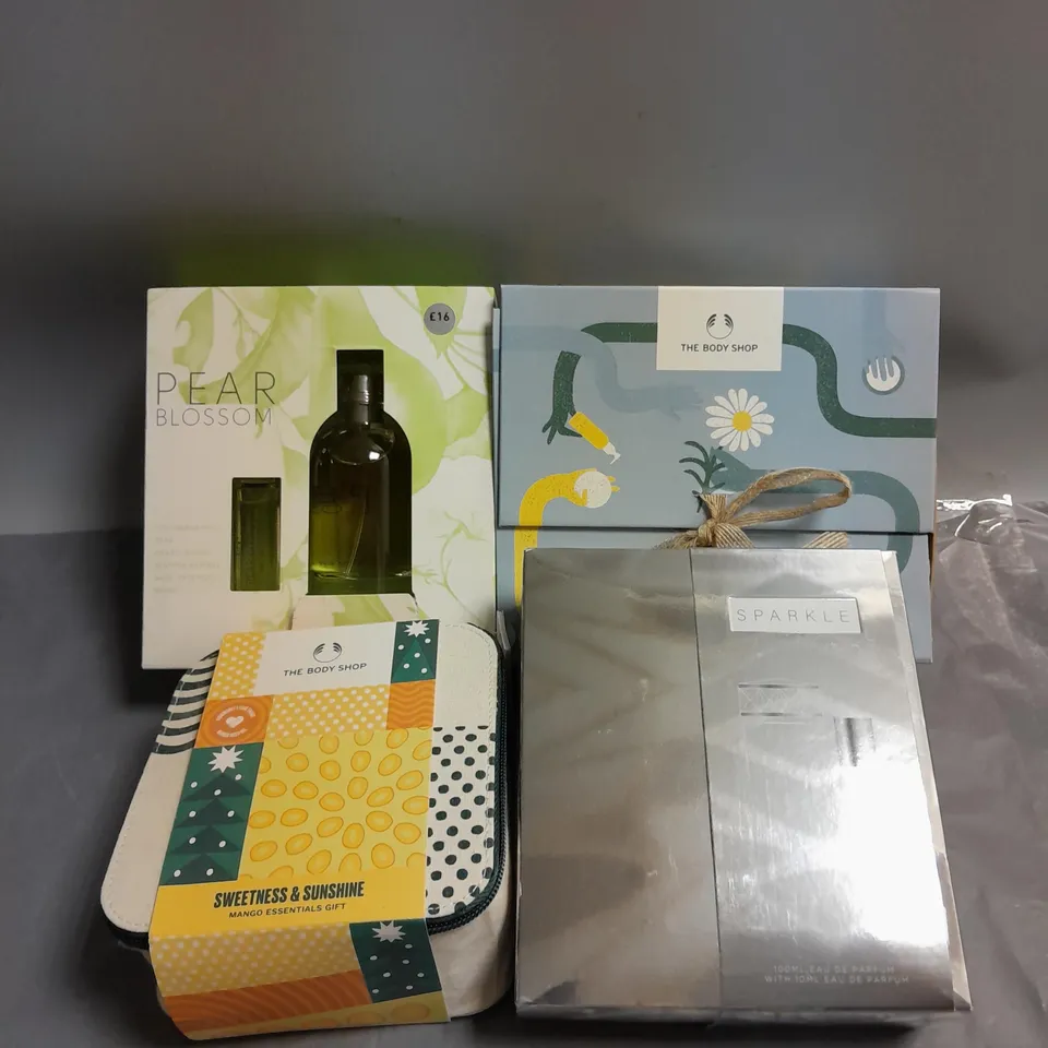 BOX OF APPROX 4 ASSORTED COSMETIC PRODUCTS TO INCLUDE - THE BODY SHOP MANGO ESSENTIALS GIFT - NEXT PEAR BLOSSOM EAU DE PARFUM SET - NEXT SPARKLE EAU DE PARFUM SET