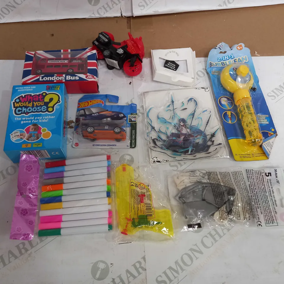 LOT OF APPROX 10 ASSORTED ITEMS TO INCLUDE FIGURINES, BUBBLE FAN, PENS ETC