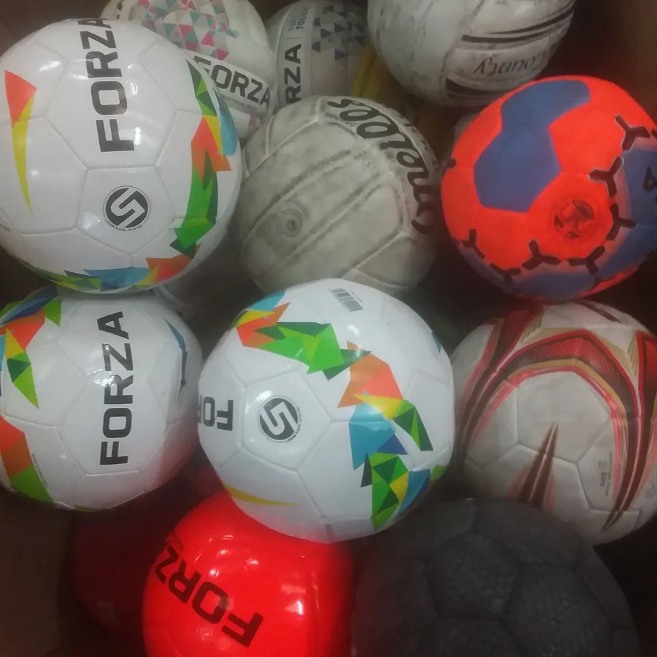 BOX OF APPROX 15 ASSORTED FORZA FOOTBALLS 