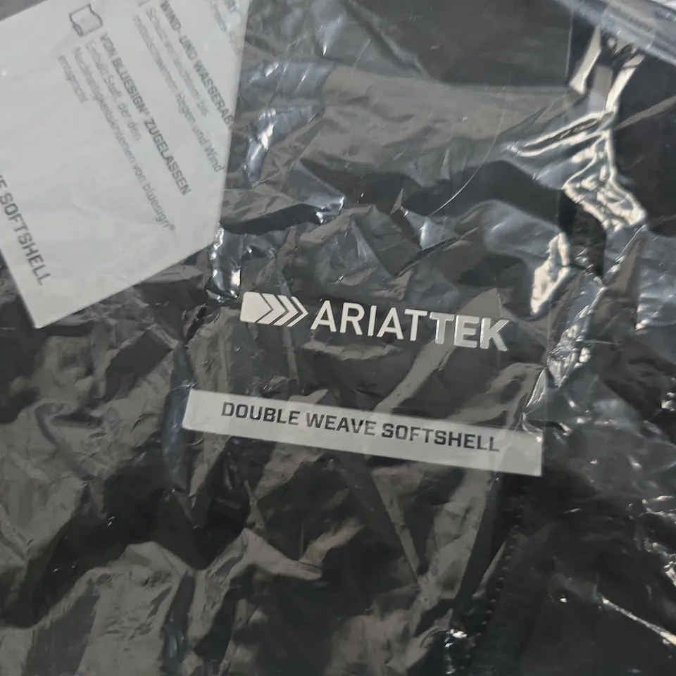 BAGGED ARIATEK WOMEN'S VERSA JACKET – BLACK DOUBLE-WEAVE SOFTSHELL (L/G)