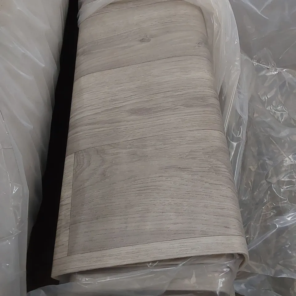 ROLL OF QUALITY ROMA TAVEL VIYNL // SIZE: APPROXIMATELY 3 X 2m