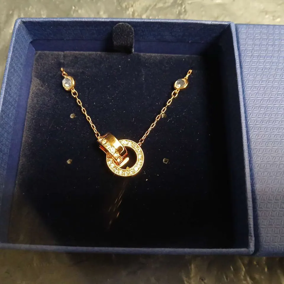 SWAROVSKI NECKLACE WITH CIRCULAR PAVÉ PENDANT – GOLD TONE