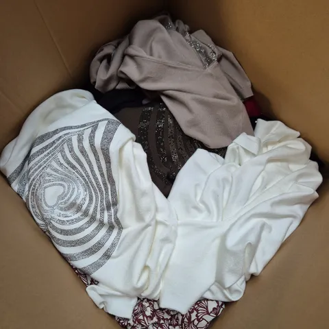 APPROXIMATELY 15 ASSORTED CLOTHING ITEMS TO INCLUDE TOPS, , JACKETS ETC