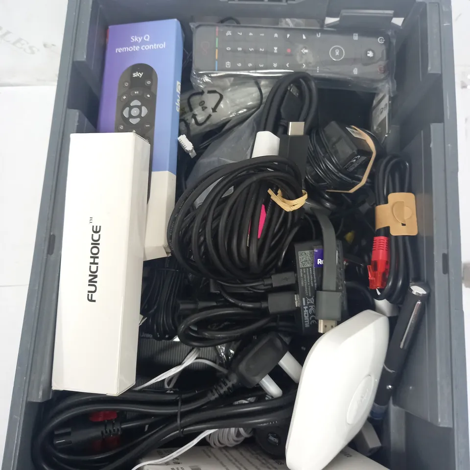 TOTE OF APPROX 20 ELETRICAL ITEMS TO INCLUDE SKY Q REMOTE CONTROL, ROKU, SKY HDMI CABLE