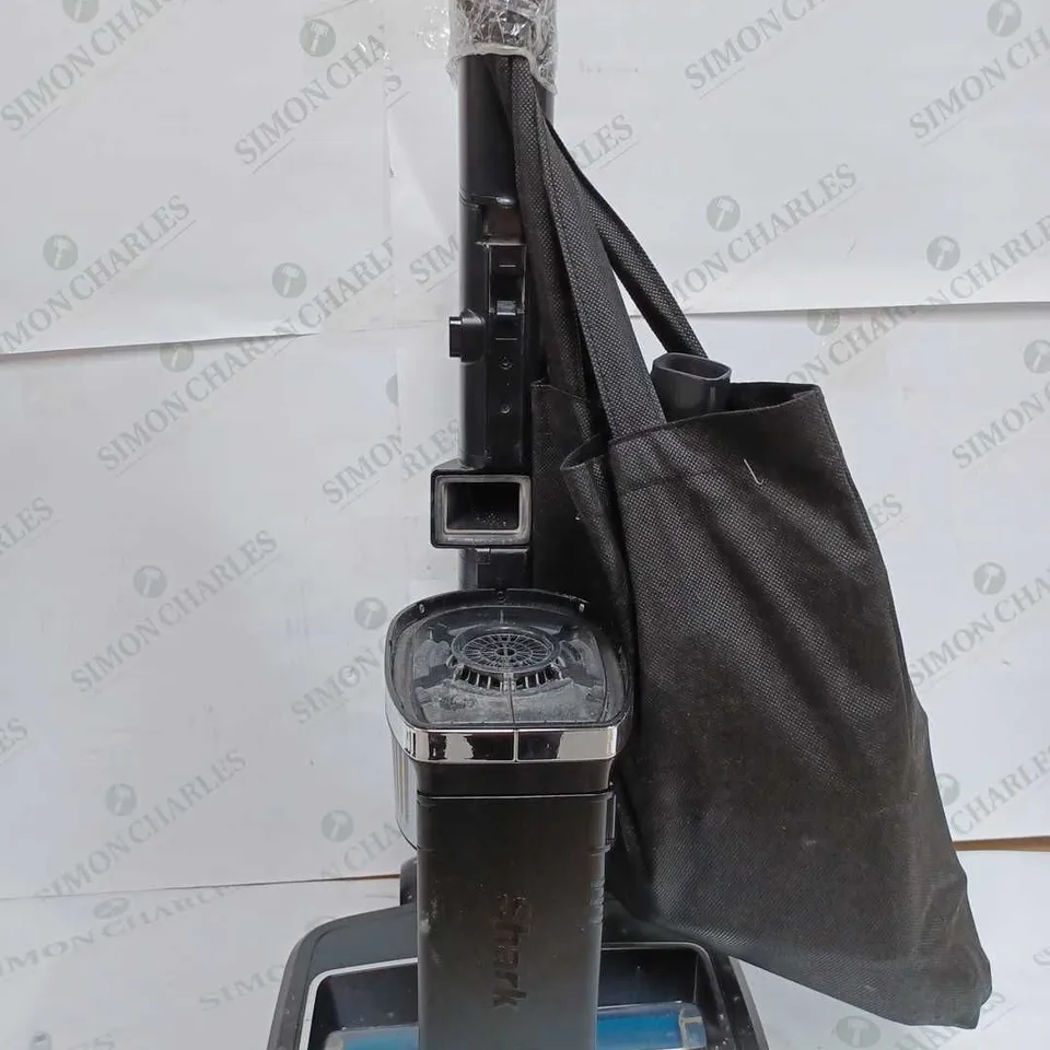 SHARK DUO CLEAN  VACUUM CLEANER 