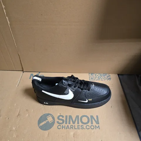 NIKE AIR LOW BLACK LEATHER SNEAKER – UK SIZE 9