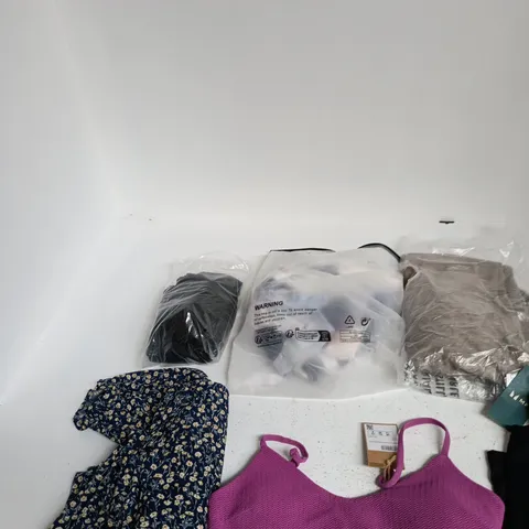 BOX OF APPROXIMATELY 20 ASSORTED CLOTHES IN VARIOUS SIZES, COLOURS AND STYLES