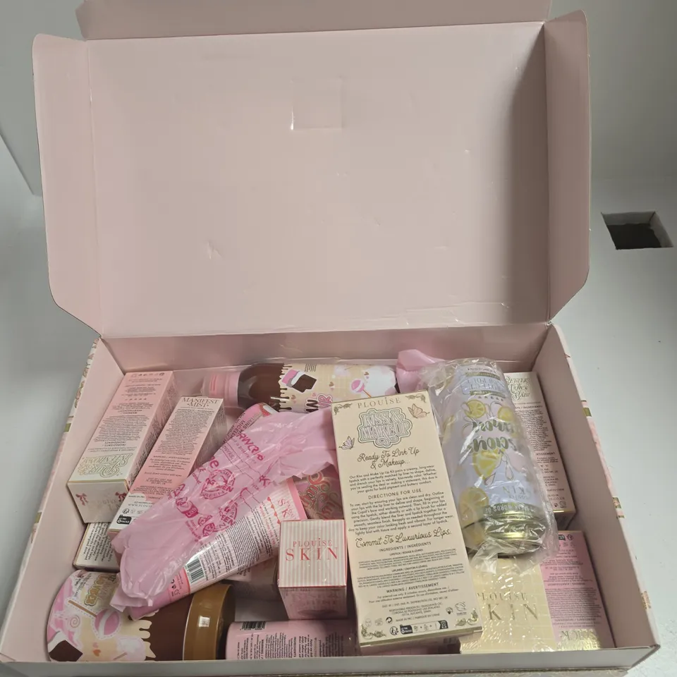 P LOUISE PINK FLORAL MYSTERY MAKE-UP BOXED KIT
