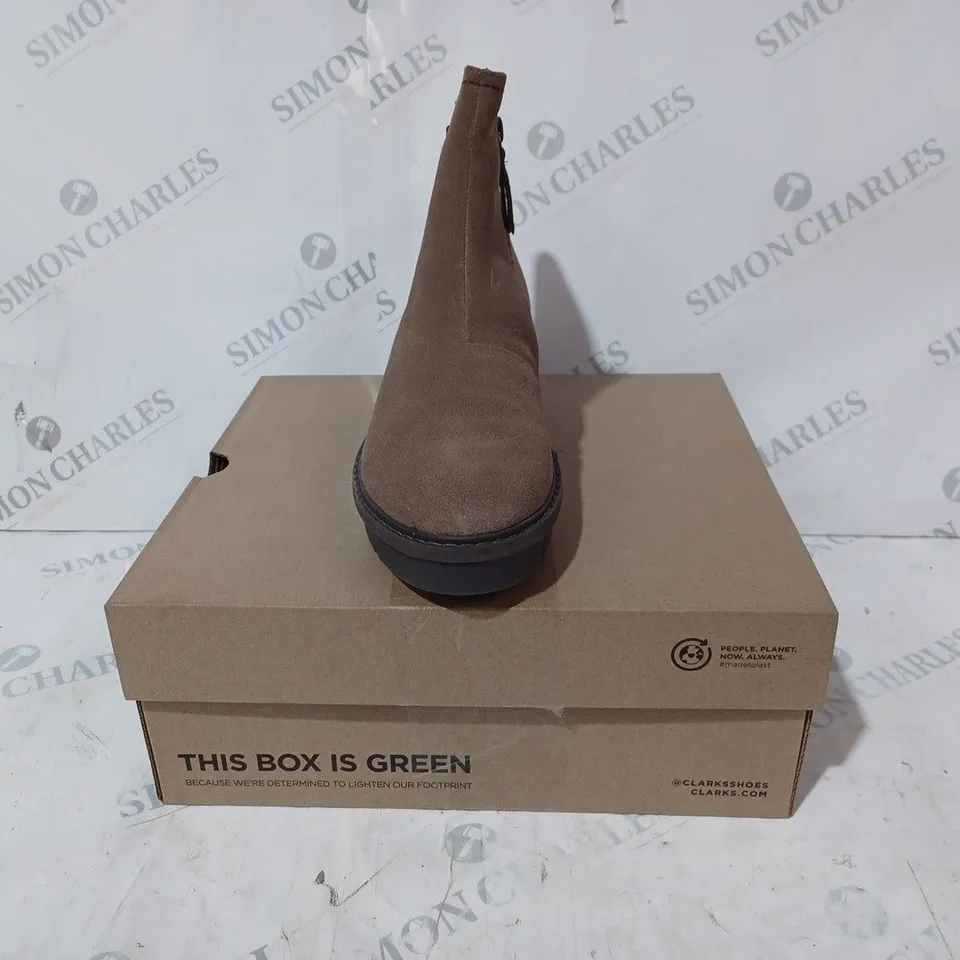 BOXED PAIR OF COLLECTION BY CLARKS AIRABELL MOVE SUEDE BOOTS IN PEBBLE COLOUR SIZE 6