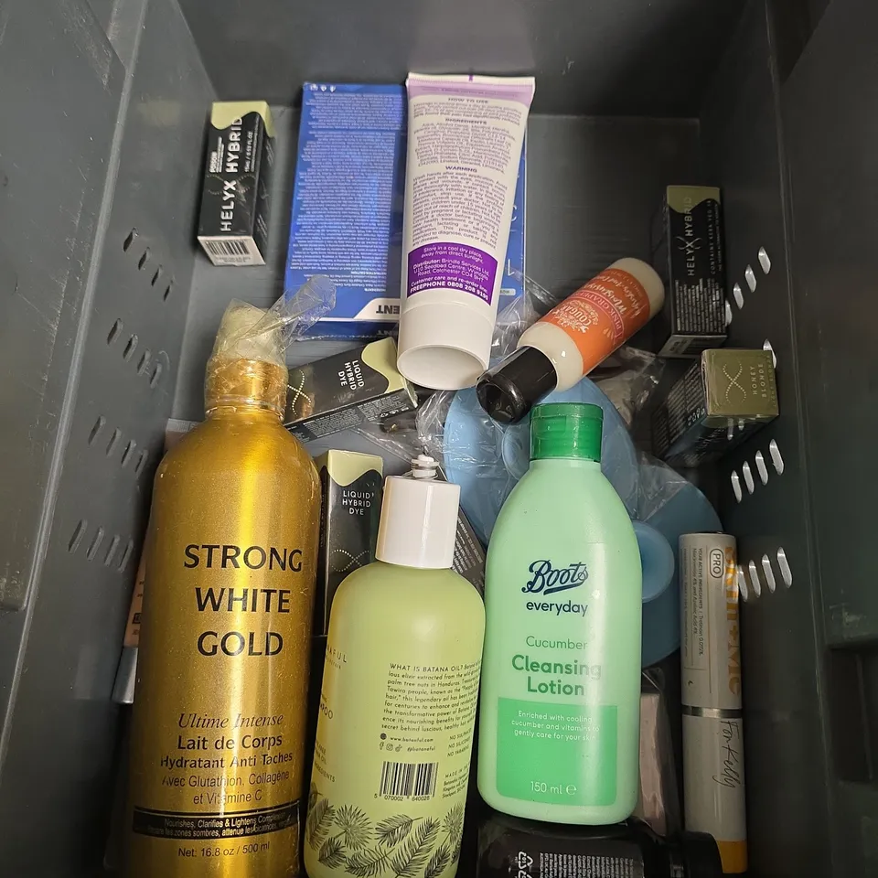 APPROXIMATEY 20 ASSORTED HEALTH AND BEAUTY PRODUCTS TO INCLUDE - CHILD'S FARM BODY MOISTURISER - ALPECIN CAFFEINE SHAMPOO - ZING TOOTHPASTE - ETC