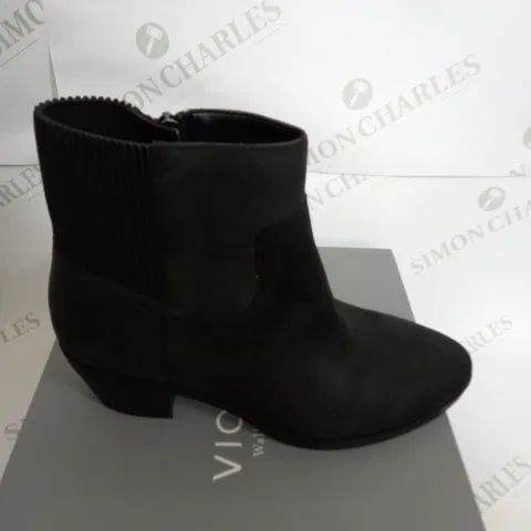 BOXED PAIR OF VIONIC LOW HEEL ANKLE BOOTS IN BLACK SIZE 6.5