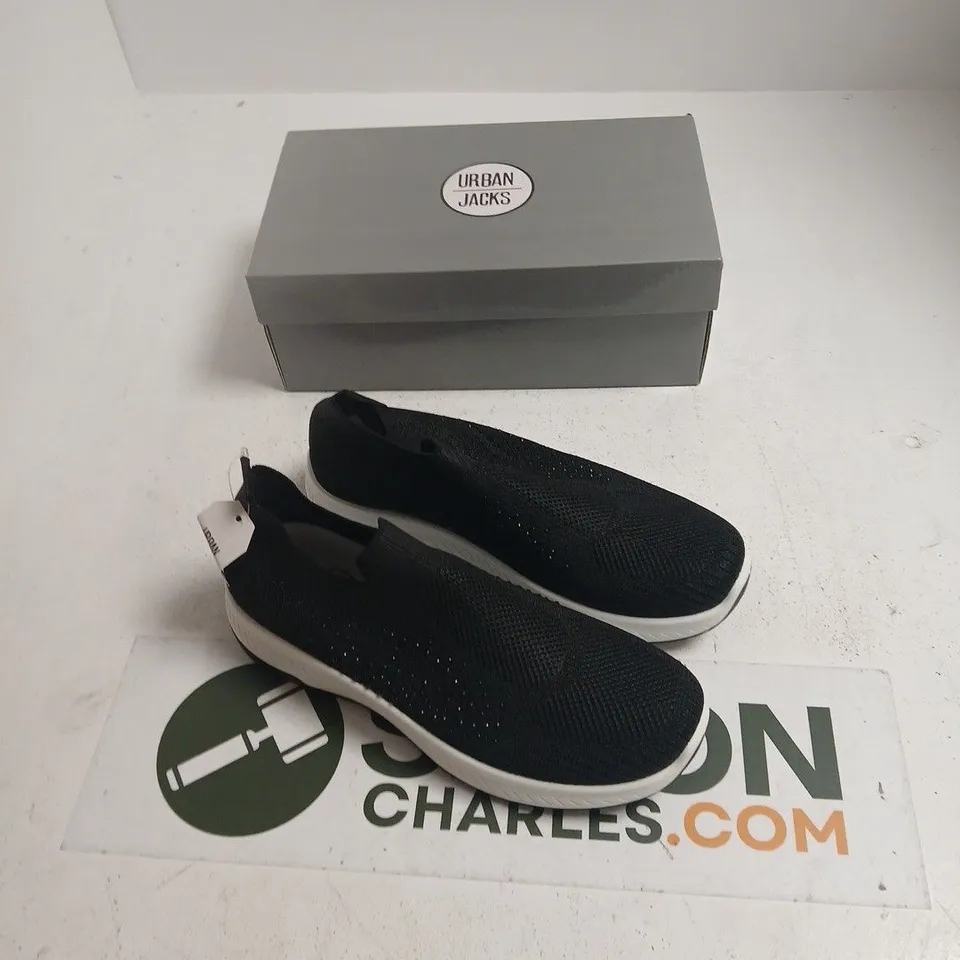 URBAN JACKS NEGRONI SLIP-ON SNEAKERS - BLACK, UK 6