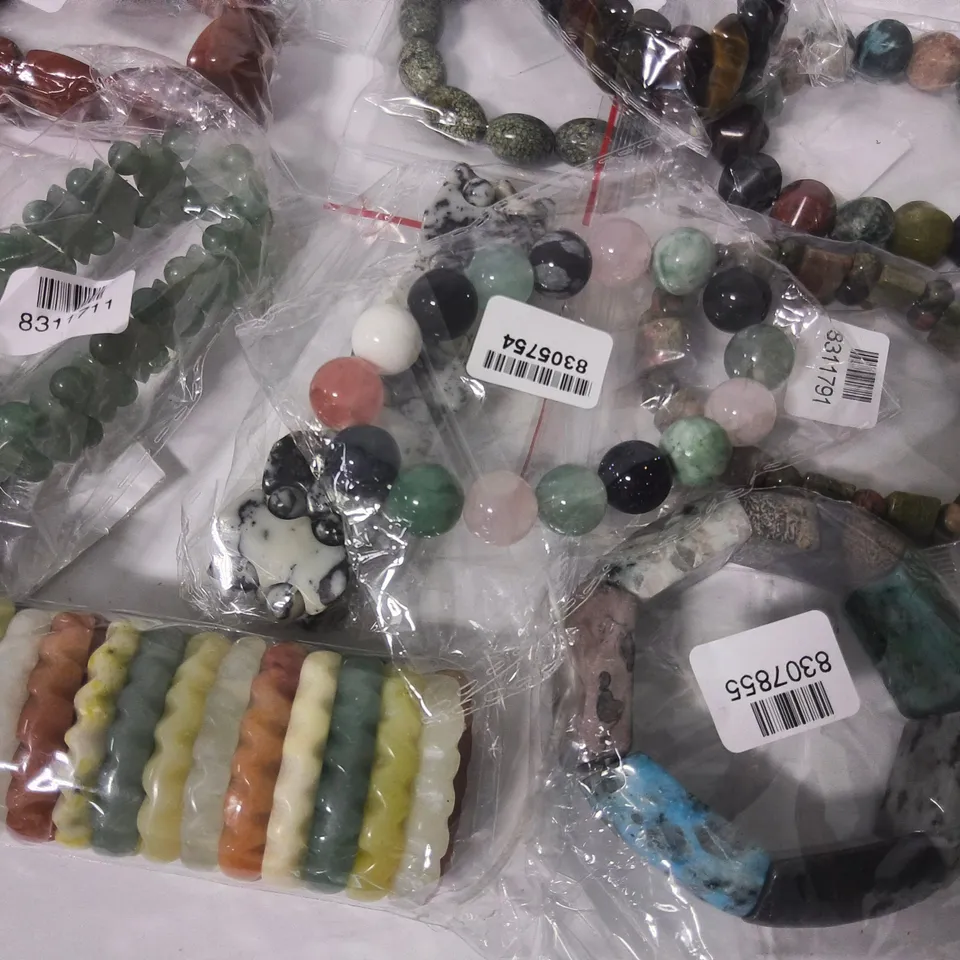 LOT OF 20 BRAND NEW FASHION BRACELETS IN VARIOUS STYLES AND SIZES