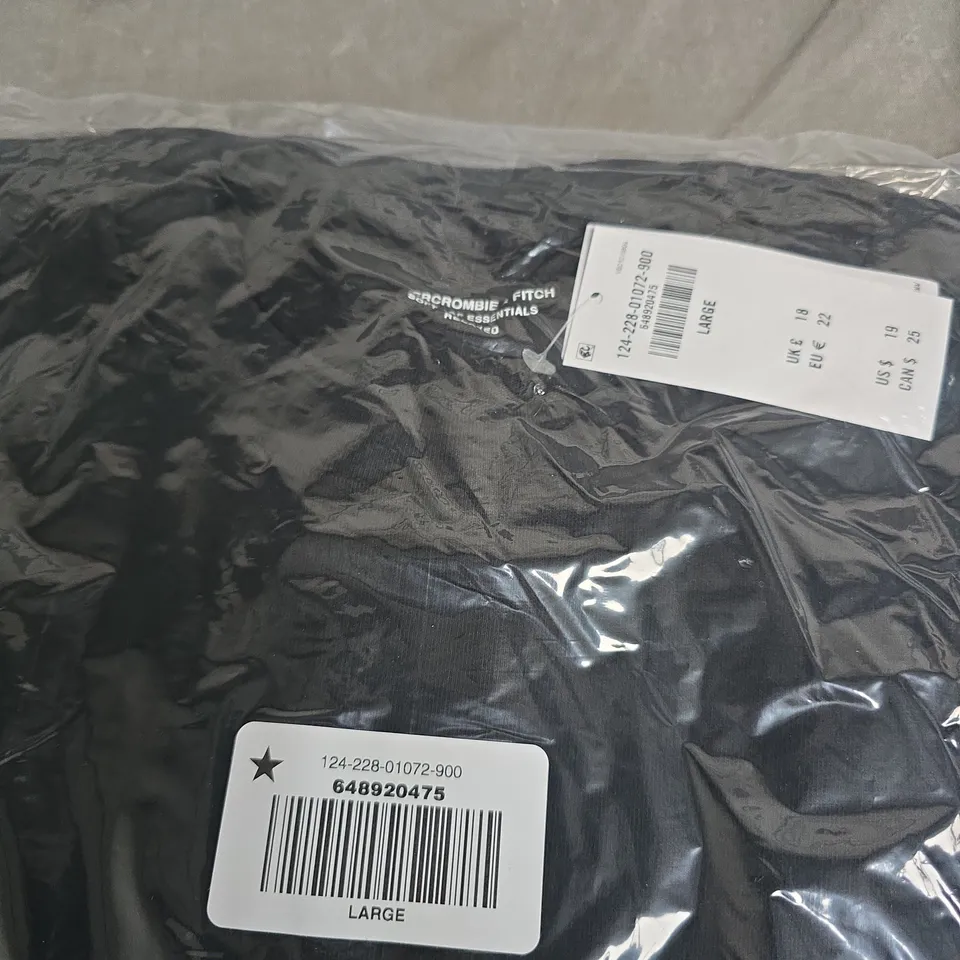 ABERCROMBIE & FITCH ESSENTIALS RELAXED TEE – BLACK – LARGE