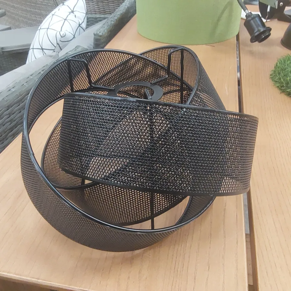 DESIGNER 28CM METAL NOVELTY SHADE
