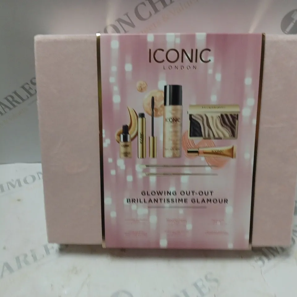 BOXED ICONIC LONDON GLOWING OUT-OUT BEAUTY SET  RRP £60