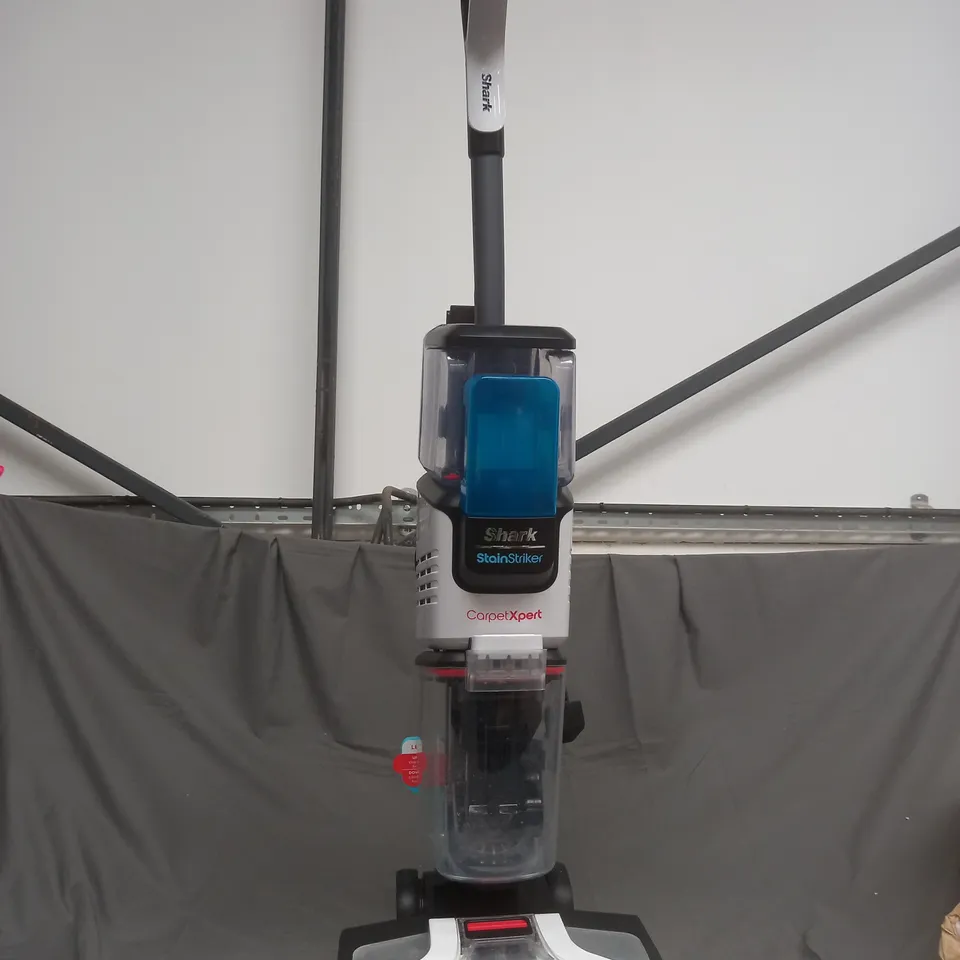 SHARK CARPET XPERT DEEP CARPET CLEANER & BUILT IN STAIN STRIKER EX200UK - COLLECTION ONLY