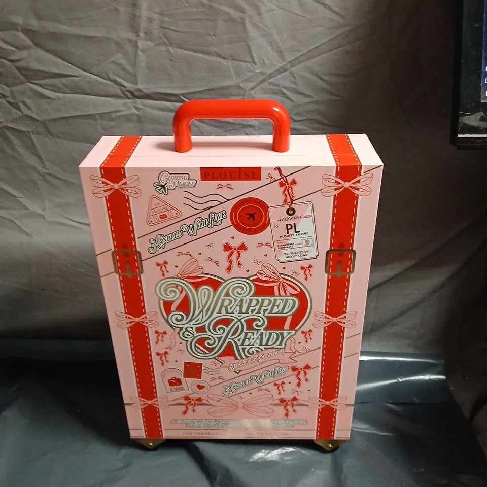 PLOUISE WRAPPED & READY TRAVEL BEAUTY GIFT SET – STRAWBERRY SNOWFLAKE 