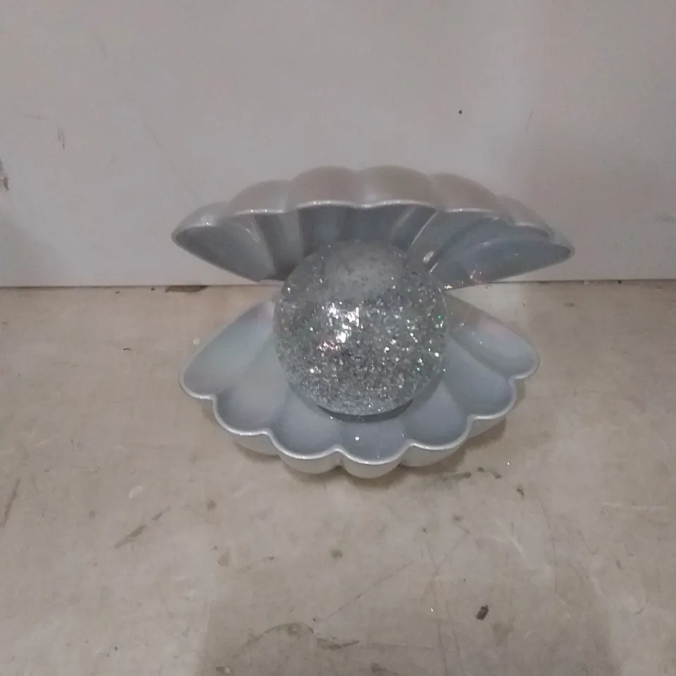 (NO LEAD) BOXED SENSE AROMA SEA SHELL LED COLOUR CHANGING LAMP ( SILVER PEARL) 