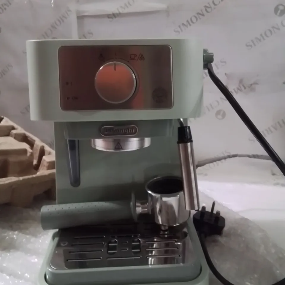 BOXED DELONGHI ESPRESSO MACHINE AND COFFEE MAKER 