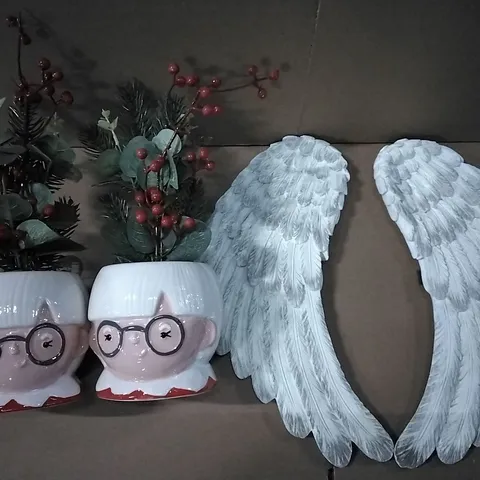 PALLET OF MRS CLAUS POTTED ARTIFICIAL PLANTS AND WALL MOUNTABLE ANGEL WINGS