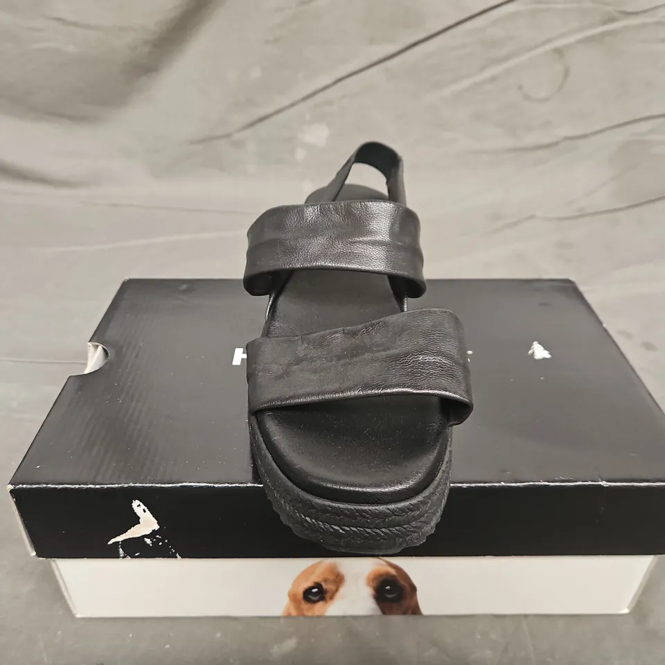 BOXED PAIR OF HUSH PUPPIES WOMENS RACHE;L SANDALS - UK SIZE 7