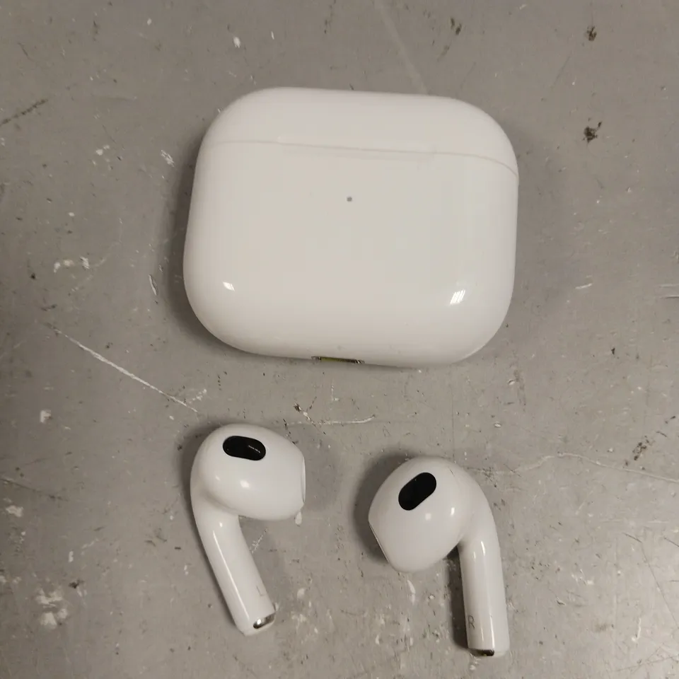 APPLE AIRPODS 3RD GEN WIRELESS EARPHONES 
