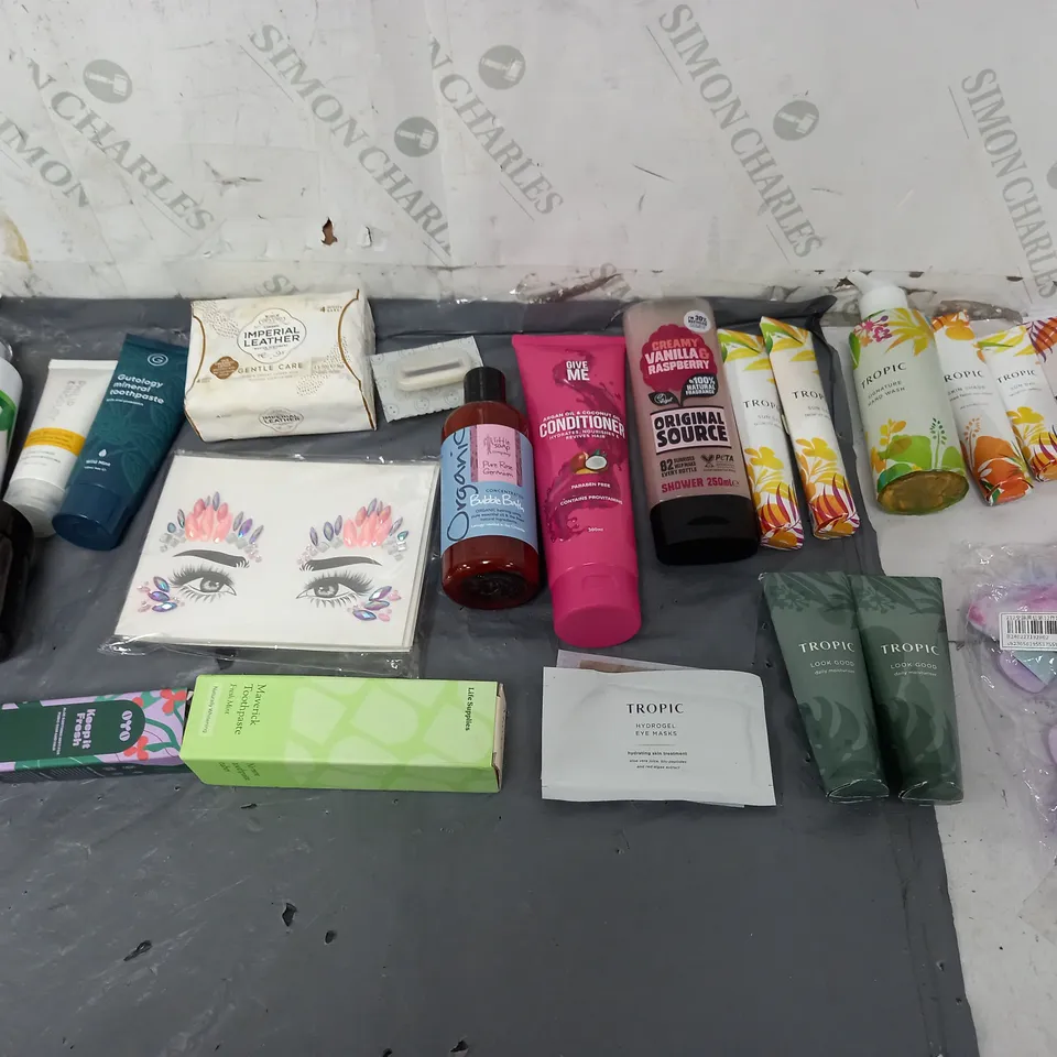 BOX OF APPROXIMATELY 12 ASSORTED COSMETIC ITEMS TO INCLUDE - TROPIC SUN DAY - TROPIC LOOKS GOOD - GIVE ME CONDITIONER ETC. 