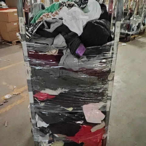 CAGE OF ASSORTED CLOTHING ITEMS TO INCLUDE SUPPLY & DEMAND, BRAVE SOUL AND JACK JONES
