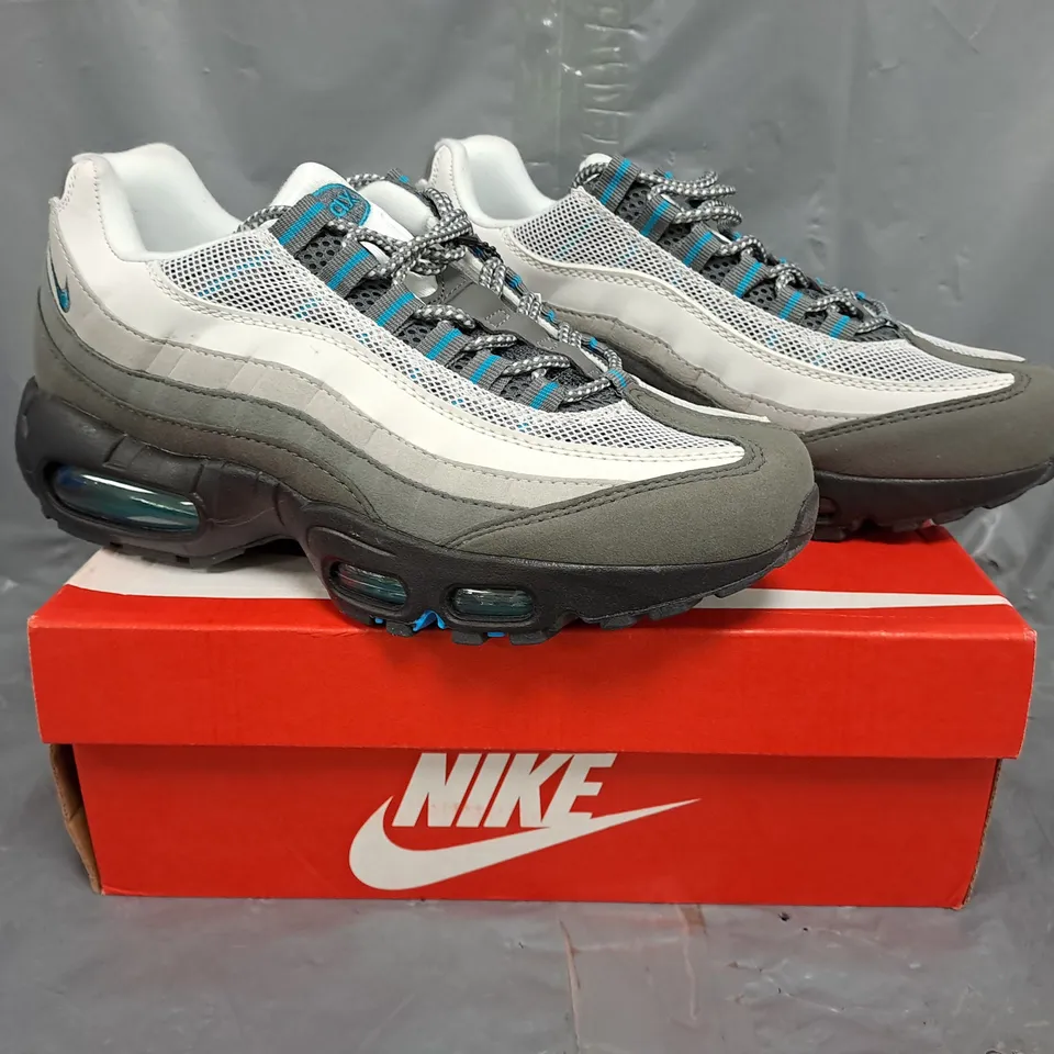BOXED PAIR OF NIKE AIR TRAINERS IN GREY/WHITE/BLUE SIZE UK 7