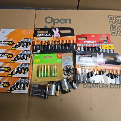 LARGE QUANTITY OF ASSORTED BATTERIES TO INCLUDE DURACELL, EXCELLTEC AND EVERREADY