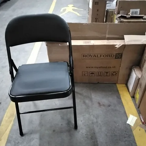 BOXED PAIR OF ROYALFORD PADDED CAMPING / BEACH FOLDING CHAIR FOLDING CHAIRS - 2 CHAIRS (1 BOX)